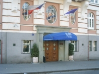 Entrance to the Mararyk college